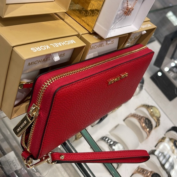 MICHAEL KORS
Leather Continental Wristlet Phone Case Wallet
Bright Red
NWT - Picture 4 of 16